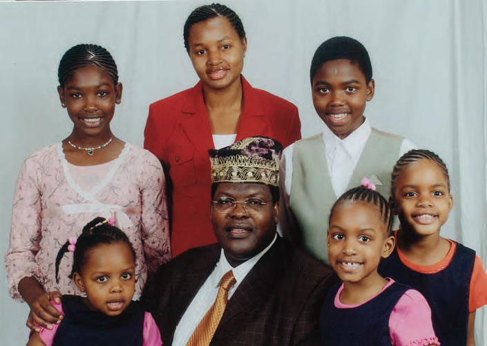 The Candidate with his family. Clockwise from top left: Atieno ('Atis'), my wife Jane, Biko ("Abuki'), Anyango ('Nyangi nyar Apondo mariek"'), Suré ('Asuro'), Achieng' ('Chichi').